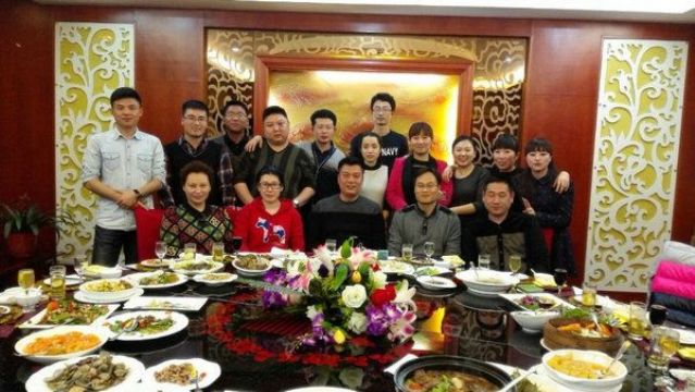 点击查看详细信息<br>标题：公司为老员工离职举办送别晚会 阅读次数：6464